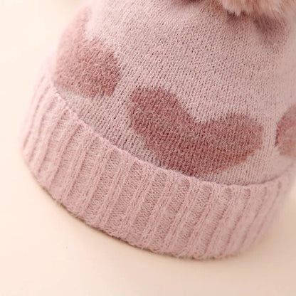 Gebreide Baby Muts Met Hartjes En Pompon - KidsKorner