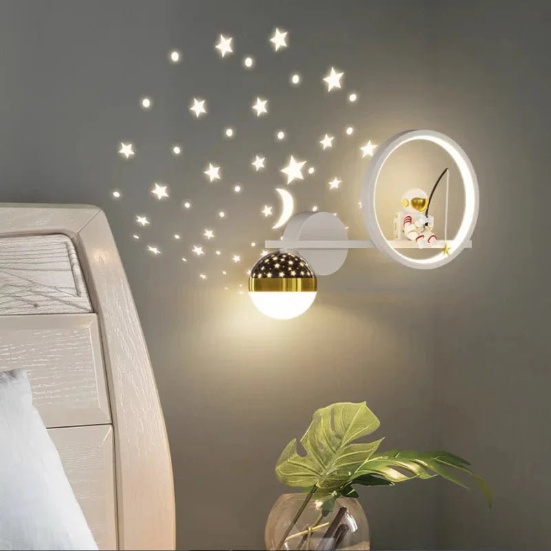 Wandlamp Kinderkamer Met Sterrenhemel Projectie En Nachtlamp - KidsKorner